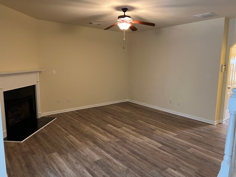 Building Photo - 352 Beynon Ter