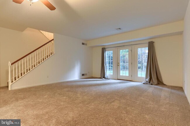 Building Photo - 712 Creekside Dr