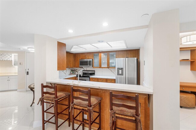 Building Photo - 100 SE 5th Ave