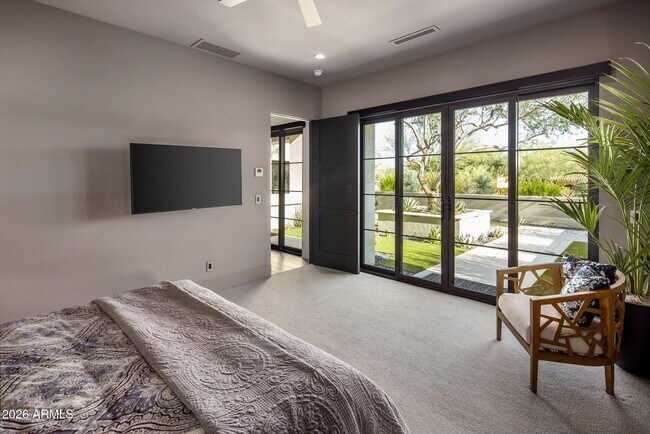 Building Photo - 10110 E Siesta Ln