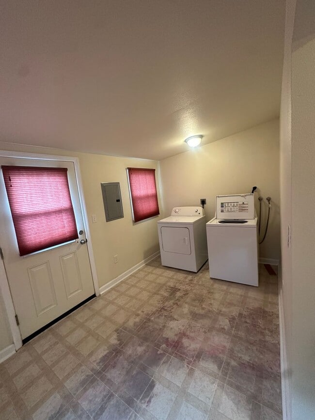 Building Photo - 511.5 N A St