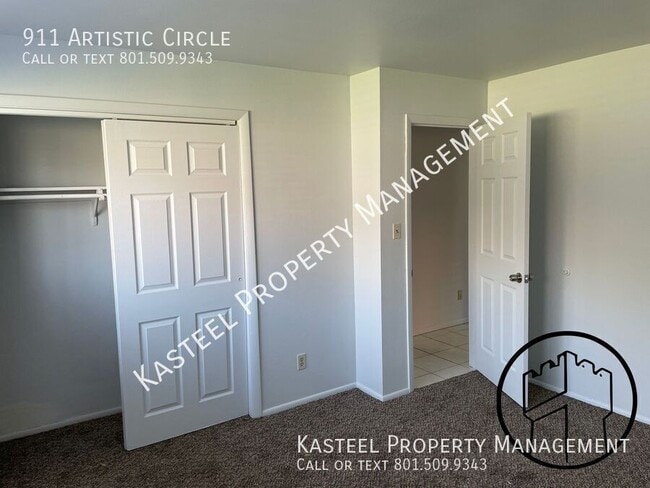 Building Photo - 911 Artistic Cir