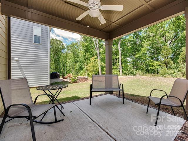 Building Photo - 15130 Oleander Dr