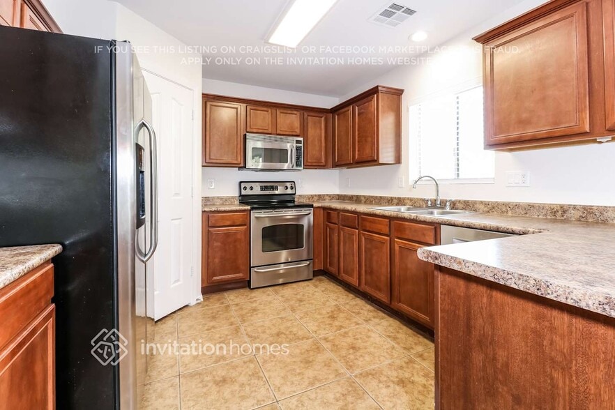 Building Photo - 16546 W Desert Bloom St