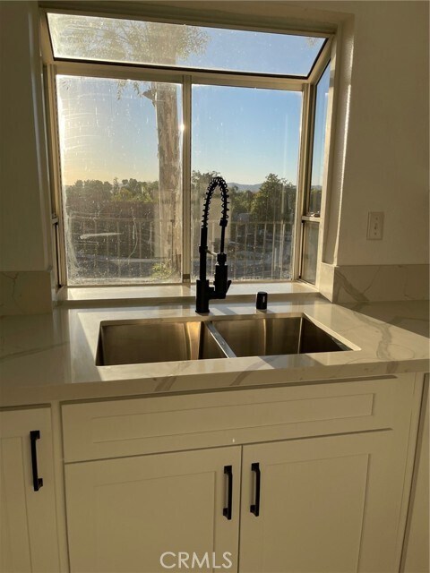 Building Photo - 738 Verona Ave