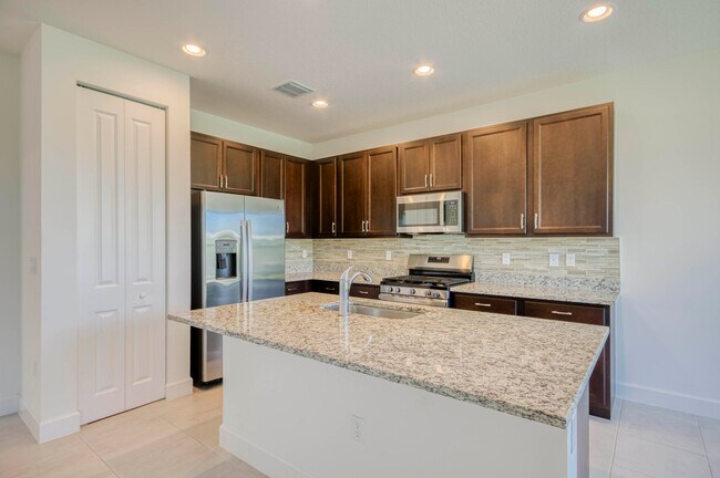 Building Photo - 12555 SW Manatee Marsh Ter