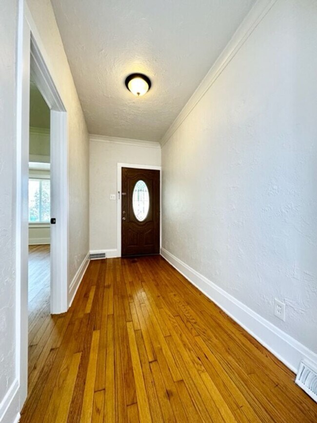 Building Photo - 1152 Stuart St
