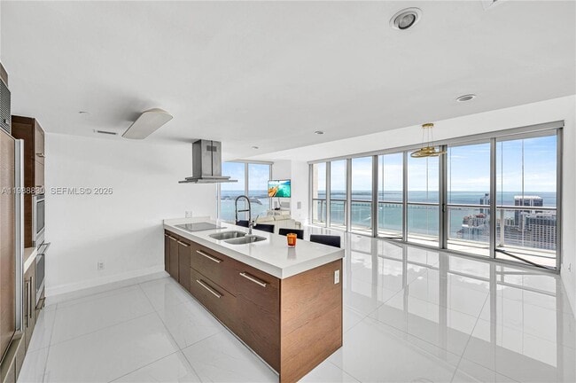 Building Photo - 495 Brickell Ave