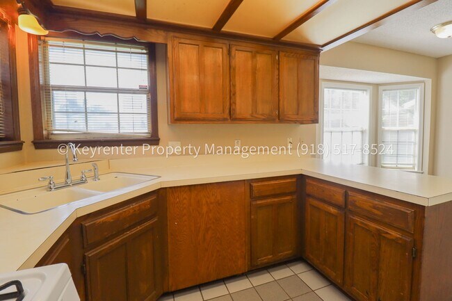Building Photo - 3 Bed | 2 Bath in East Tulsa!