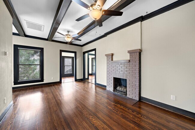 Building Photo - 811 Sul Ross St