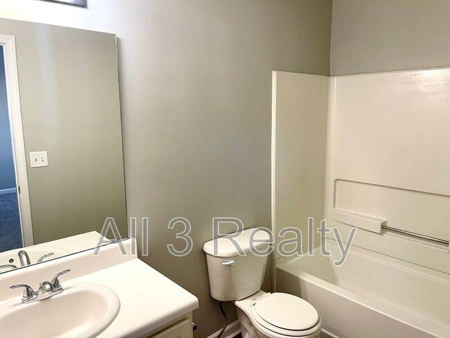 Building Photo - 333 Goldenrod Dr