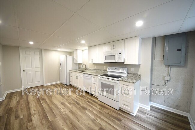 Building Photo - 1303 Tallwood St
