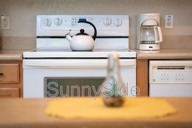 Building Photo - 2390 Caravelle Cir