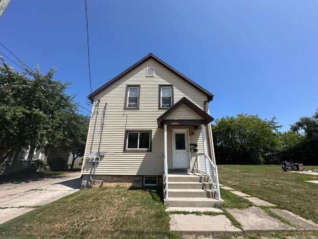 Building Photo - 1031 S 21st St