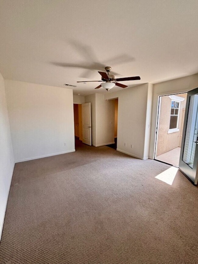 Building Photo - Welcome home to this beautiful Murrieta Town Home!