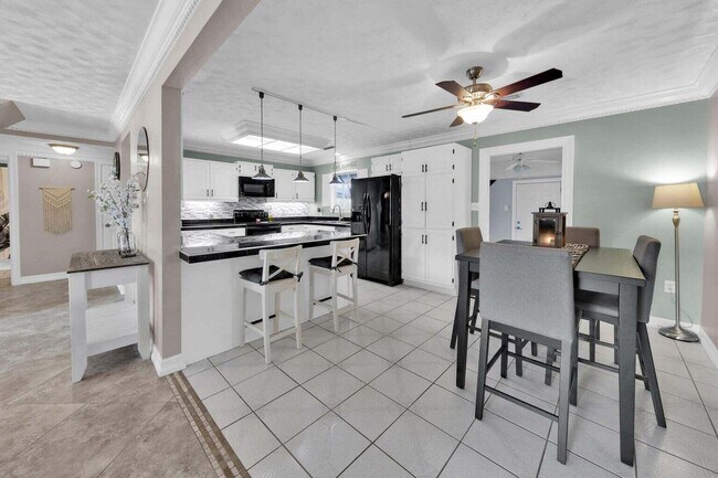 Building Photo - 2216 Calle De Pizzaro