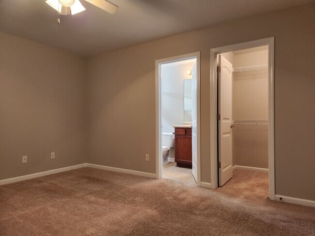 Building Photo - Charming 3 Bedroom 2 Bathroom home in Berwick!