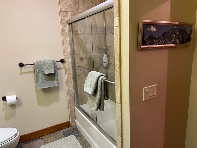 Building Photo - Luxury Mountain Residence — Premier 6-Month Winter Lease Near Canyon Lodge