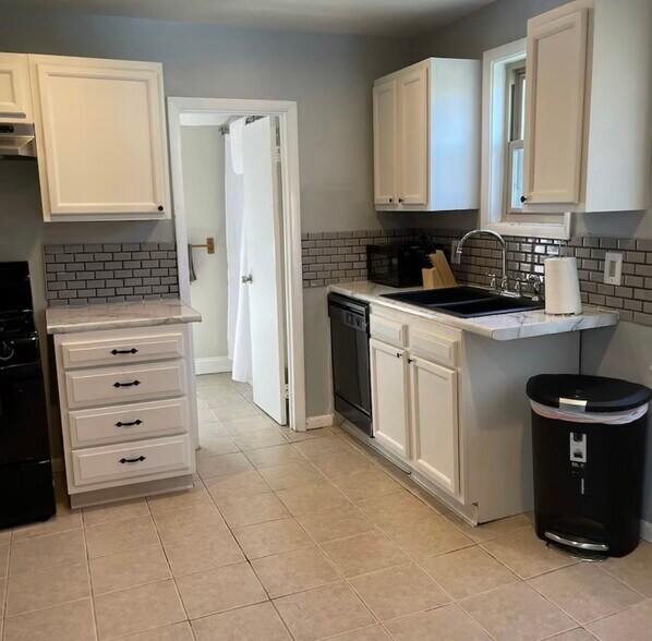 Building Photo - 4312 Clinton Ave