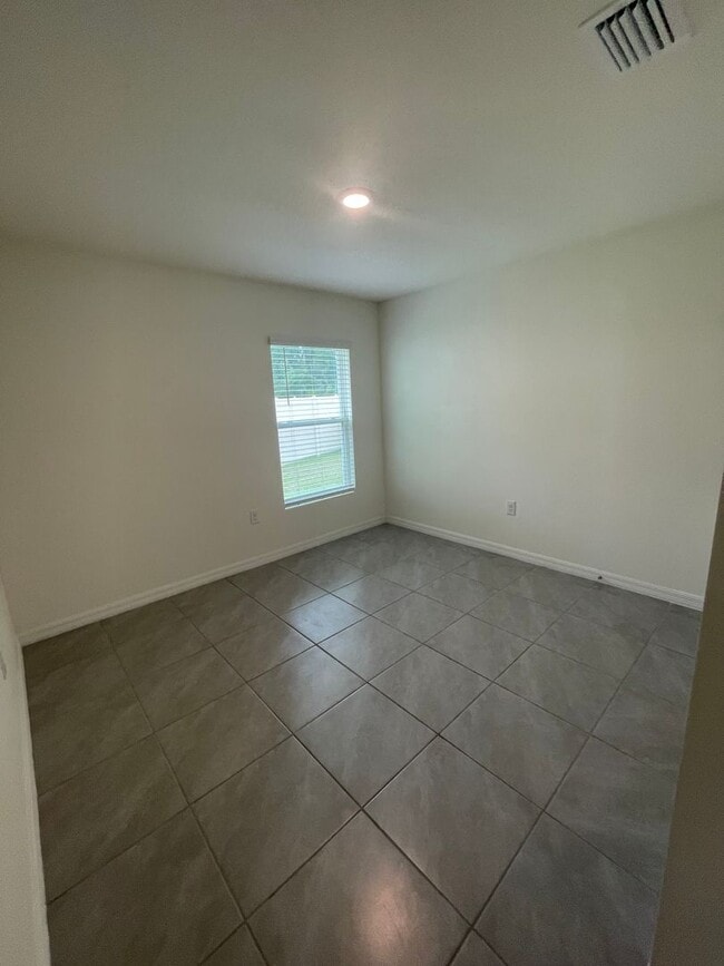 Building Photo - Like-New 4-Bedroom Home in SE Ocala – $1,8...