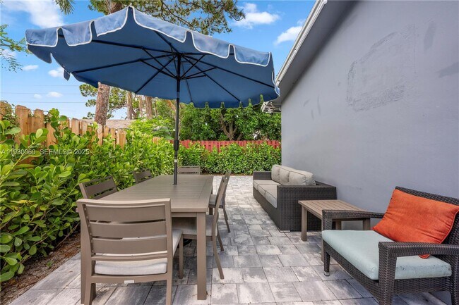 Building Photo - 1208 NE 5th Ave