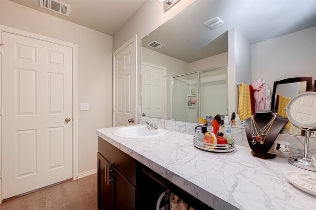 Building Photo - 23322 Dovetail Colony Ct