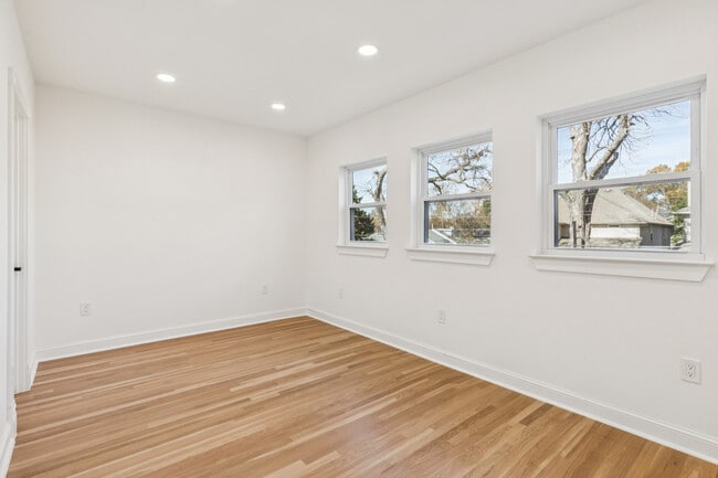 Building Photo - 6931 Belmont Ave