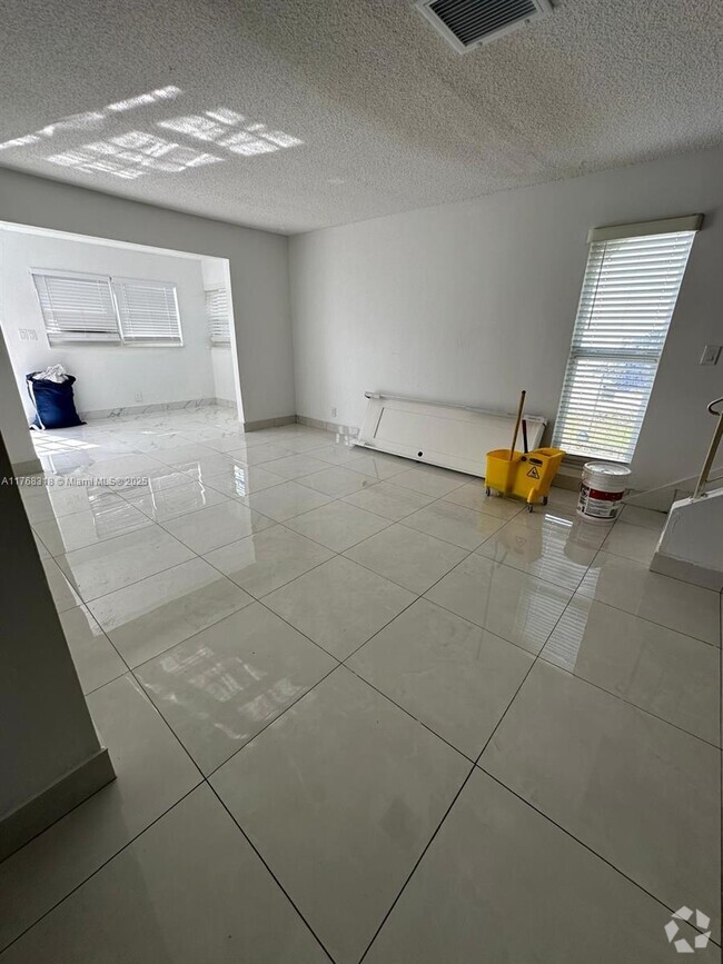 Building Photo - 700 SW 80th Ter