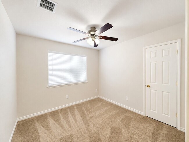 Building Photo - 709 Ridgemont Dr