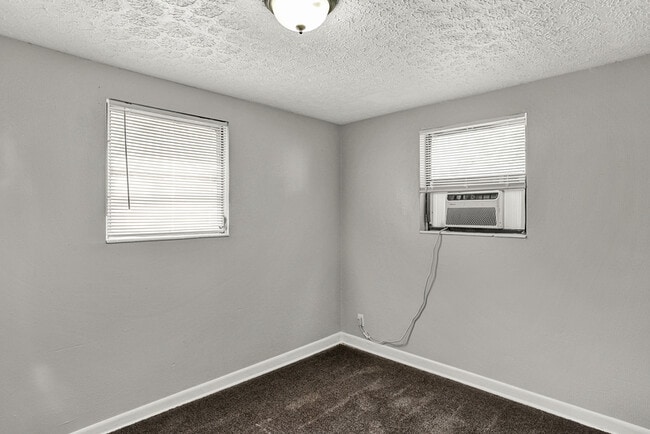 Building Photo - 5634 Astor Pl