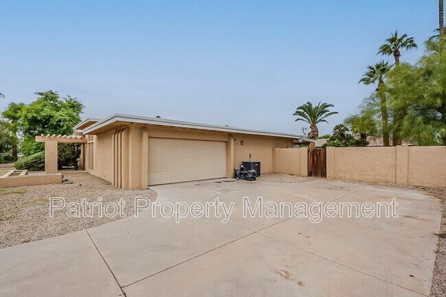 Building Photo - 5622 E Voltaire Ave
