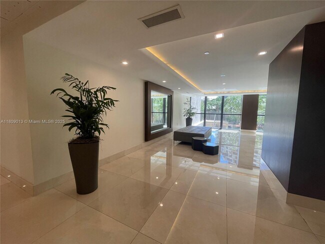 Building Photo - 540 Brickell Key Dr