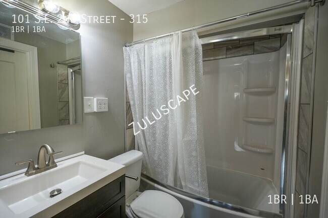 Building Photo - 101 SE 2nd St