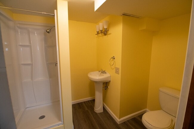 Building Photo - Cozy Spacious Home 4bd/3ba w garage