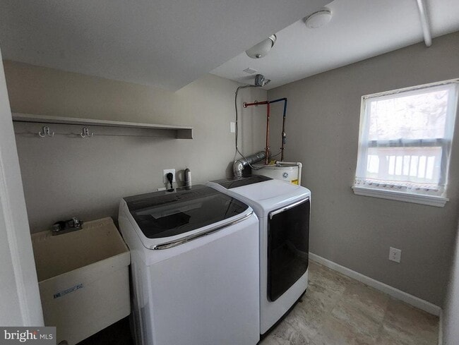 Building Photo - 208 Pelham Rd S