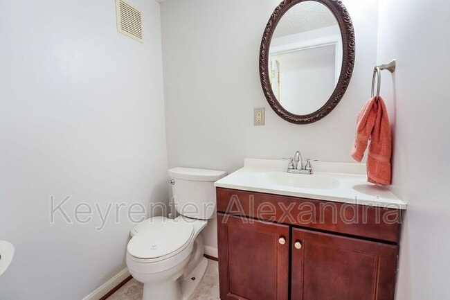 Building Photo - 6410 Kings Landing Rd