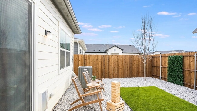 Building Photo - North Elm Street, Denton, TX 76207 - 2 BR 2 BA house