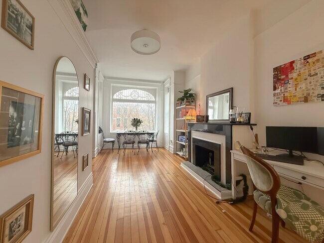 Building Photo - 1539 N Wells St