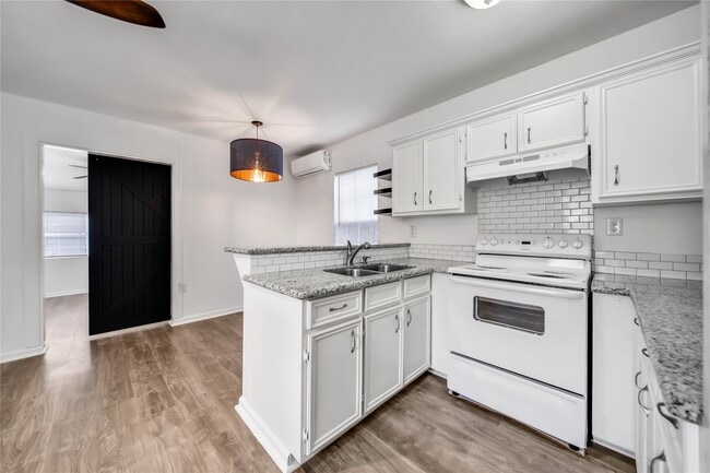 Building Photo - 1710 Shelby St