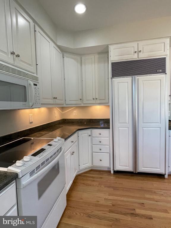 Building Photo - 9715 Whitley Park Pl