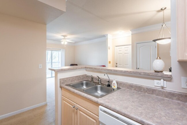 Building Photo - 2 Bedroom 1 Bath Condo in Park West - Moun...