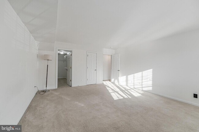 Building Photo - 1417 N Van Dorn St