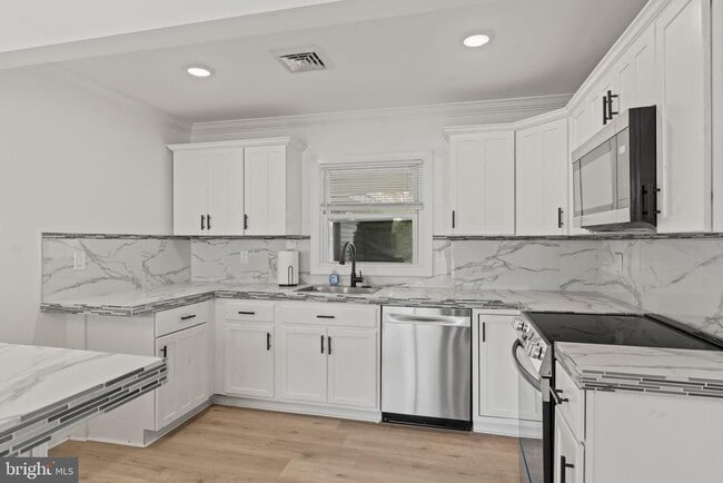 Building Photo - 5 Burgess Ln