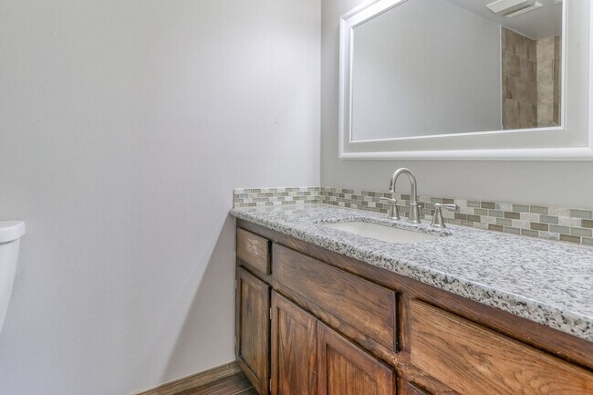 Building Photo - Custom 4BD Salmon Creek Home!