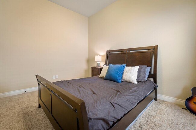 Building Photo - 27930 Colonial Point Dr