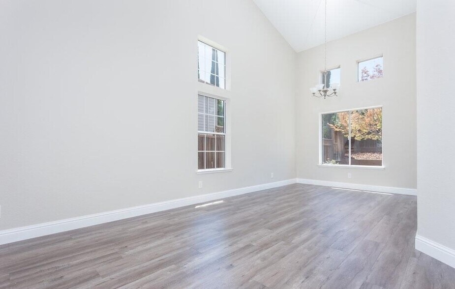 Building Photo - 5108 Equestrian Way