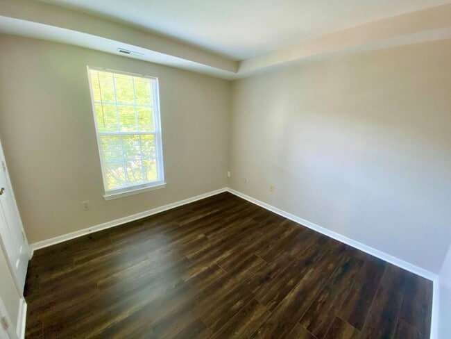 Building Photo - Charming 2 Bedroom/ 1 Bathroom Parkville Condo in Lovely Seven Courts Community