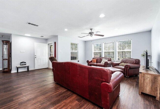 Building Photo - 24019 Rolling Timbers St