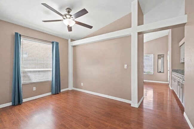 Building Photo - Beautiful Bright 3 Bedroom Single Story Home with Expansive Kitchen and Gorgeous Backyard