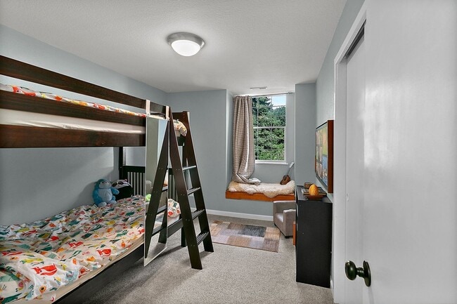 Building Photo - Lakeside Living in Lacey's Lake Forest Nei...